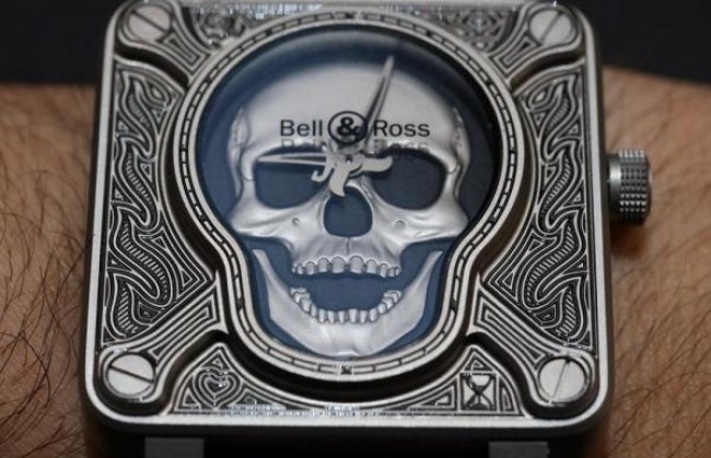 Компания Bell & Ross представляет оригинальные часы BR01 Burning Skull